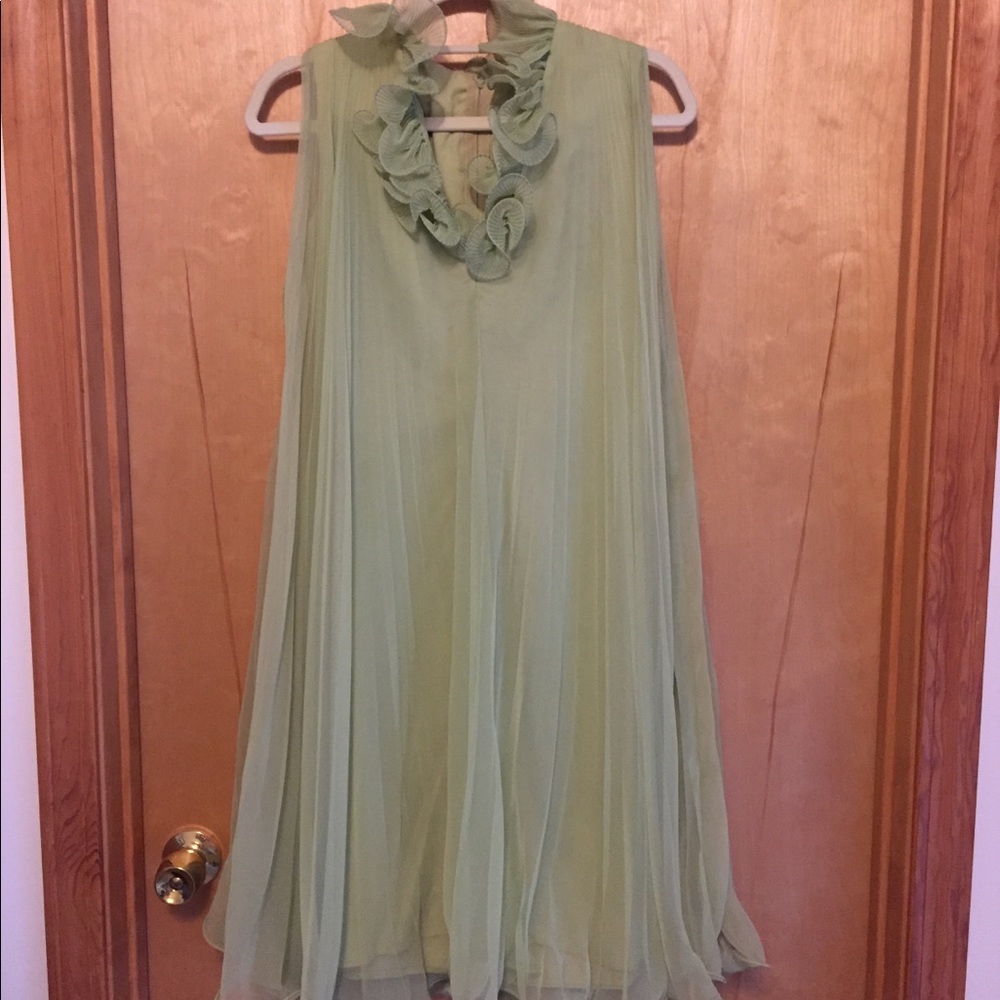 Vintage Gem! Ruffle Sleeveless Dress